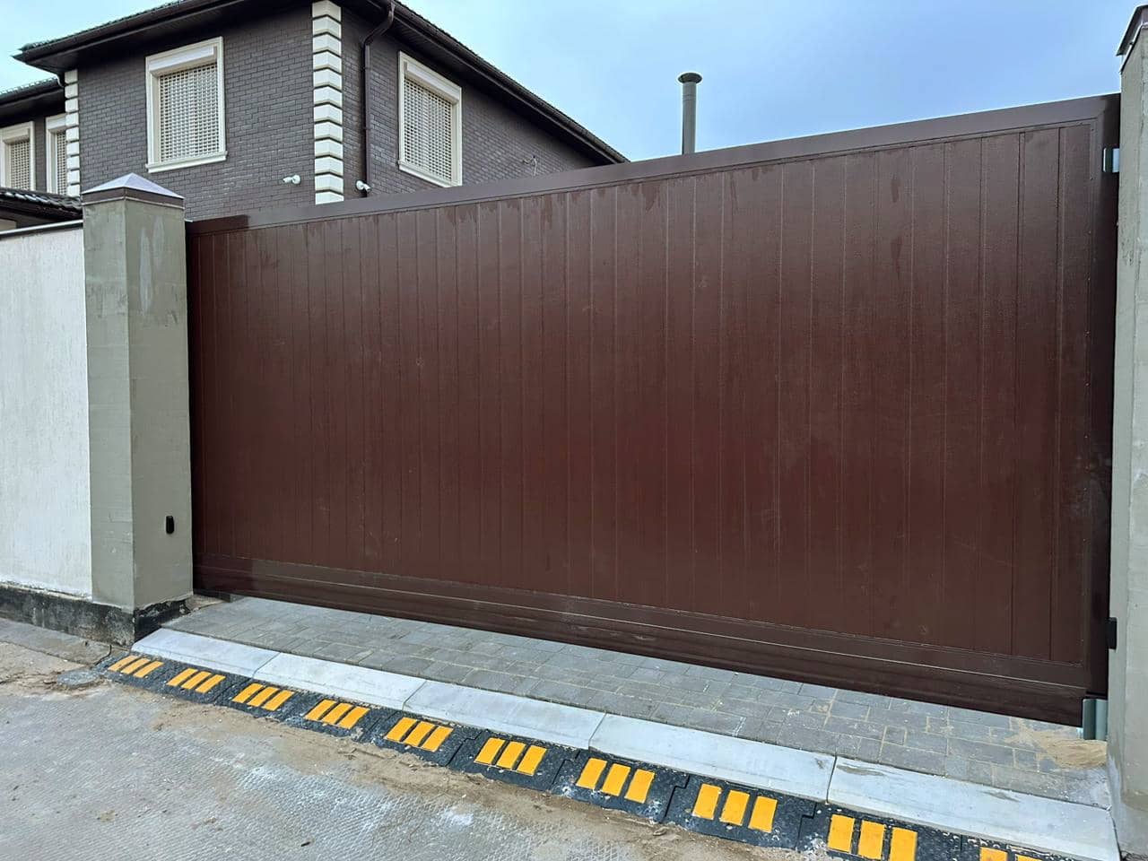 Уличные ворота DoorHan в Самаре с установкой