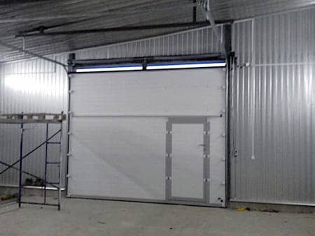 Подъемные ворота с калиткой для гаража в Самаре